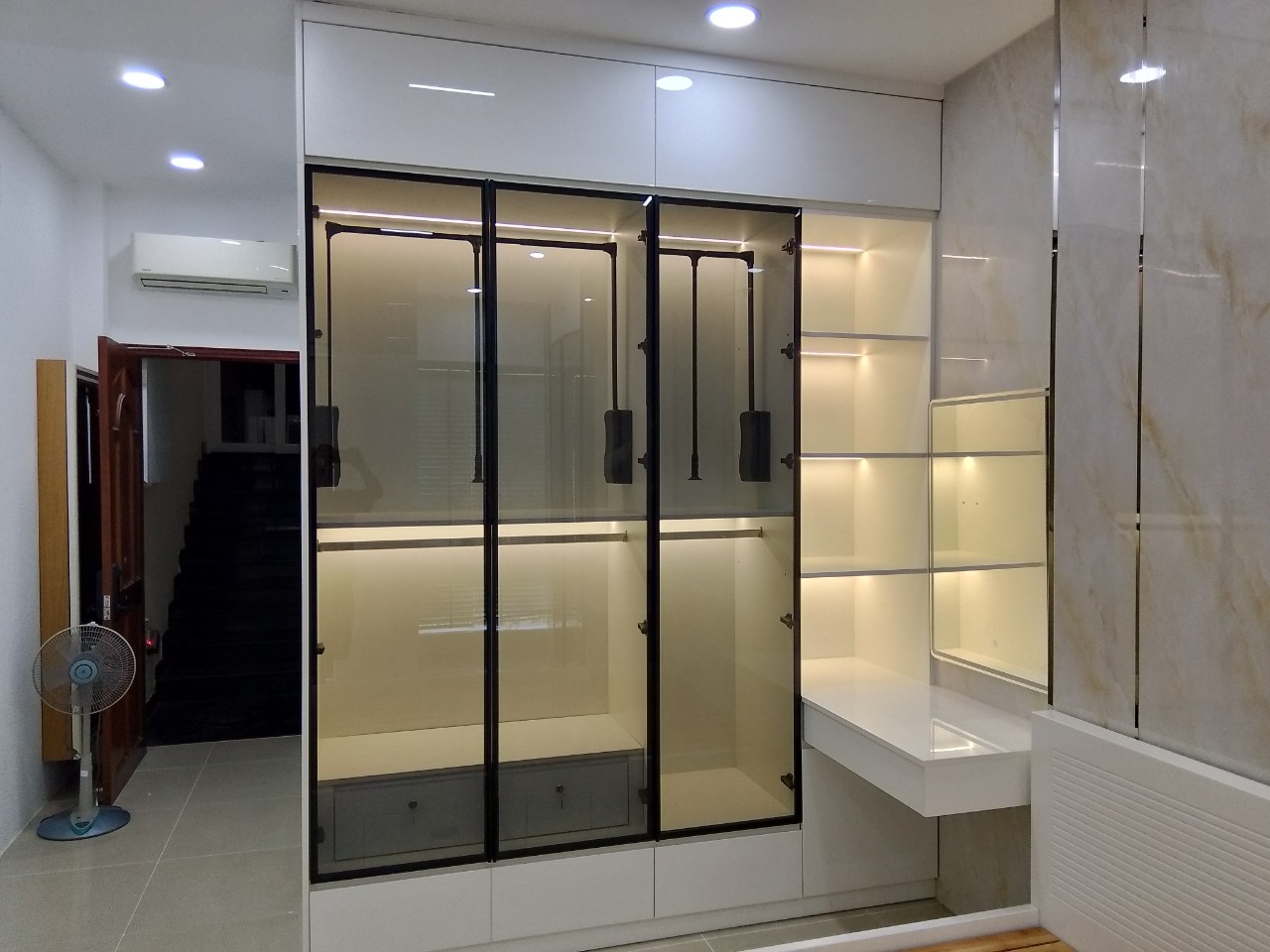tủ quần áo nhà bè